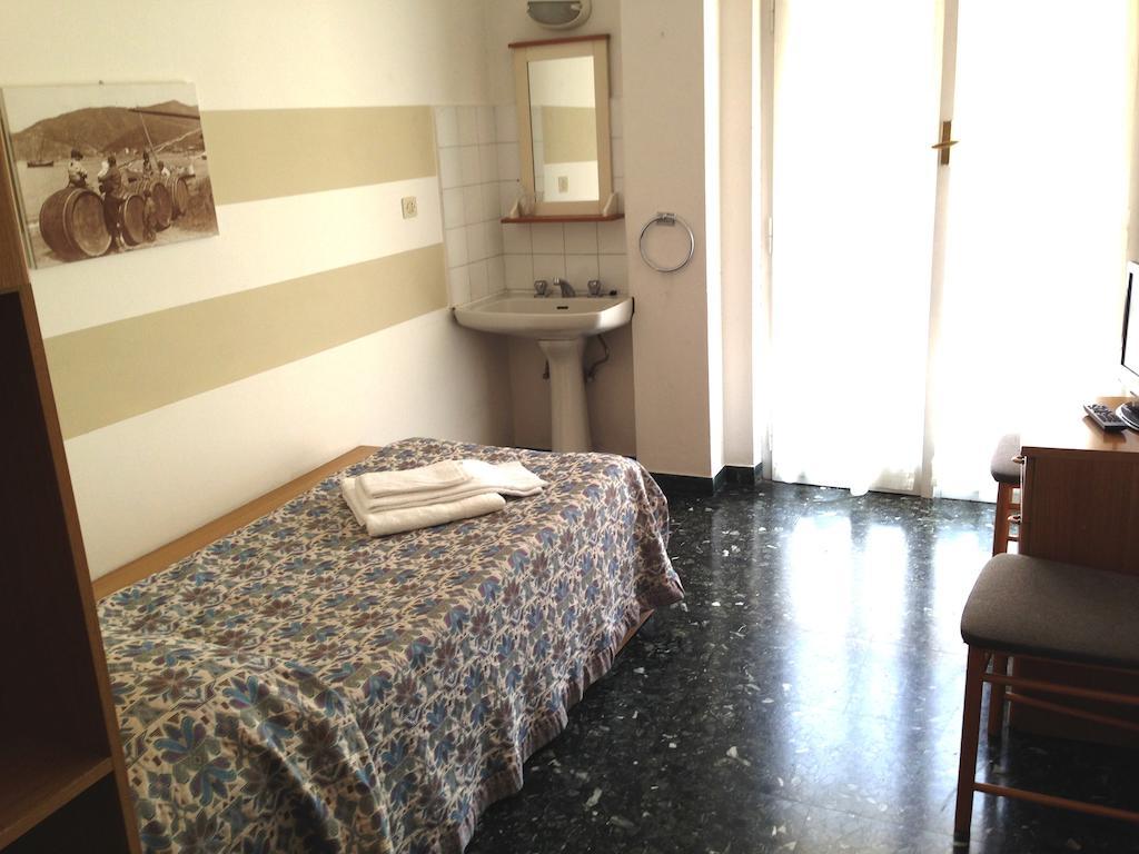 ססטרי לבאנטה Albergo La Neigra חדר תמונה